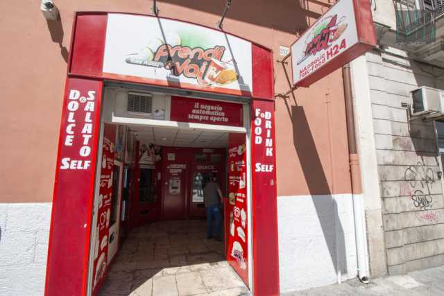 Bari, coronavirus: chiusi tutti i distributori automatici h24